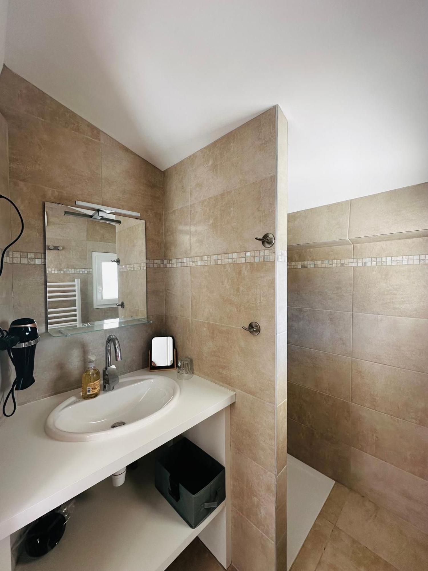 Les Luxueuses Terrasses Du Roucas Villa Марсилия Екстериор снимка